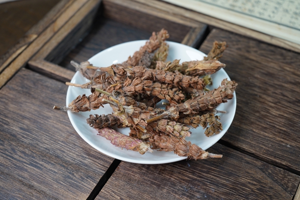 夏枯草对肾结石有用吗？深入解析其功效-医路上